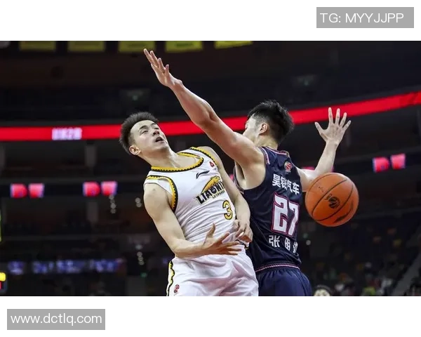 CBA激战上海队对决广东队谁能笑到最后精彩赛事即将上演