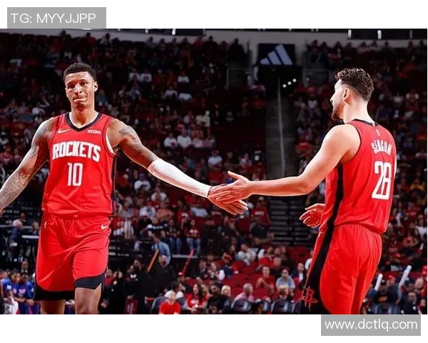 休斯顿火箭与底特律活塞激战正酣谁能在NBA赛场上笑到最后