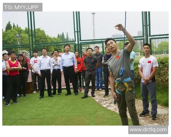 南京攀岩队的防守策略分析与攀岩热点探讨 南京攀岩队的防守策略分析与攀岩热点探讨