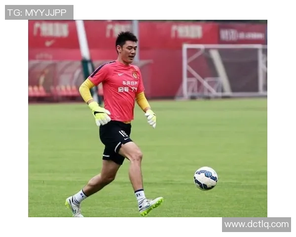 曾诚中国队迎战西班牙队全力以赴展现足球魅力与拼搏精神